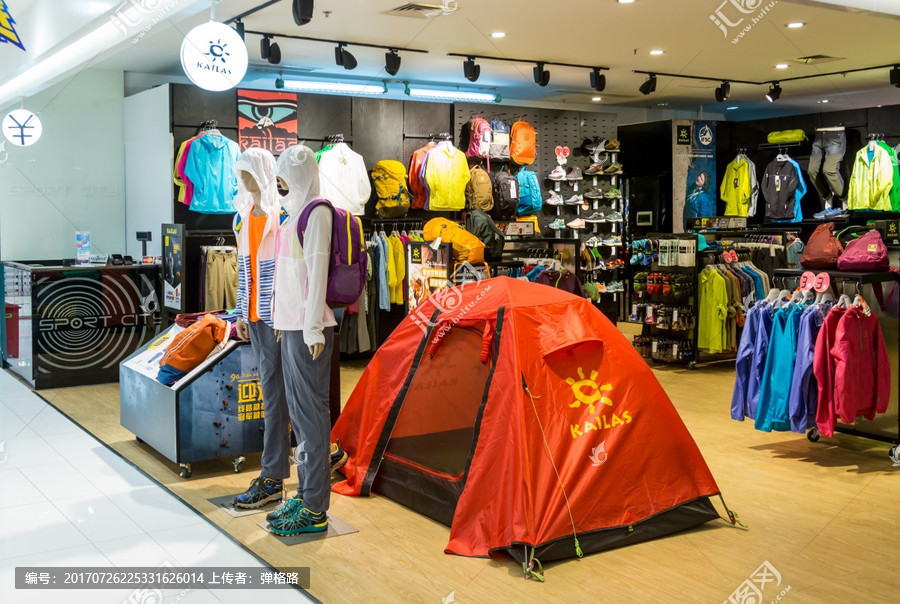 從山野到城市 戶外用品店與運動品商店的生態融合