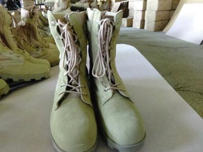 深入解析英軍戰靴的專業制造 沙漠靴工廠的工藝與外銷市場